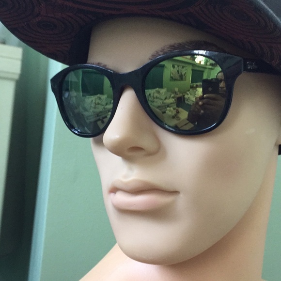 Ray-Ban Sunglasses - Picture 5 of 8